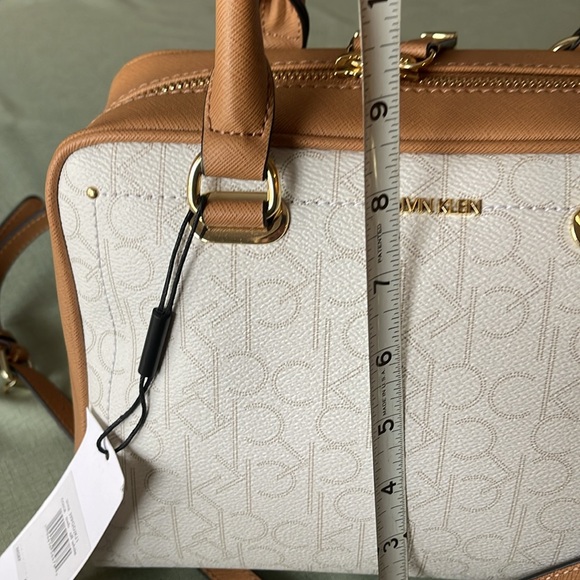 Calvin Klein Purse - Picture 14 of 15